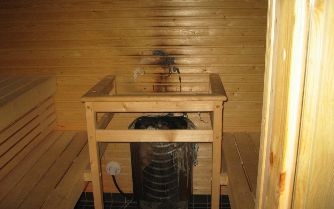 Tulipalo: Sauna, kiukaalla tavaraa