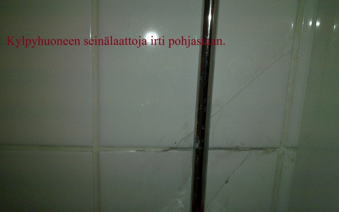 Vesi, kylpyhuoneen kopt / irtonaiset seinälaatat