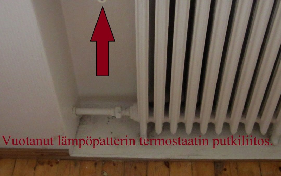Vesi, lämpöpatterin termostaatin putkiliitosvuoto